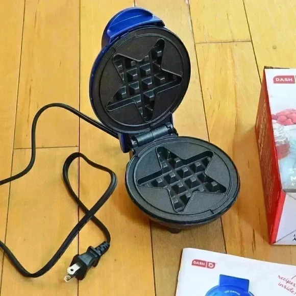 Dash Mini Star Waffle Maker - Picture 2 of 6